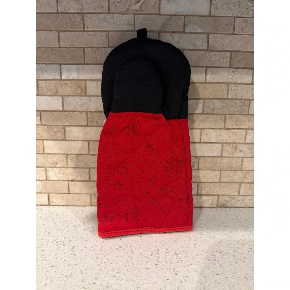 Disney Minnie Mickey‎ Oven Mitts Bundle